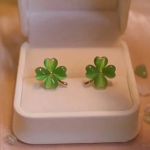 NEW! Lucky Clover Stud Earrings - Picture 6 of 6